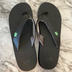 Sanuk Flip Flops